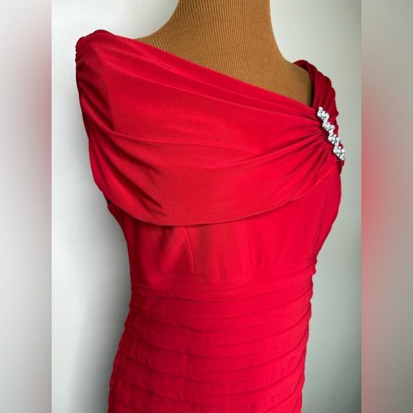 Scarlett Red Off-Shoulder Dress Horizontal Pleats Size 12 - Picture 3 of 11